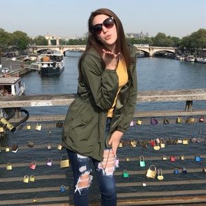 Meet your Posher, Alexandra